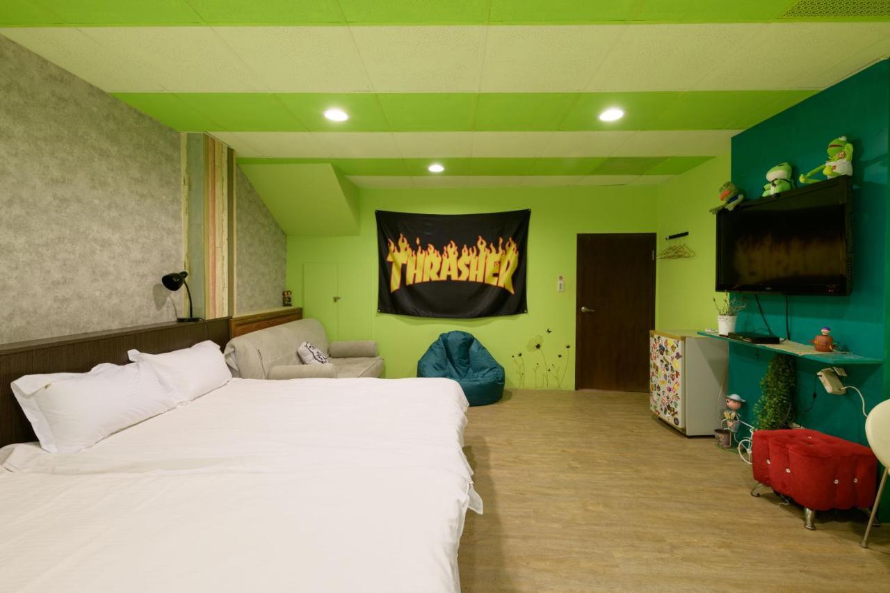 羅東夜市 小宅一生民宿 Night Market Small House Lifetime Hotel Luodong Exterior photo