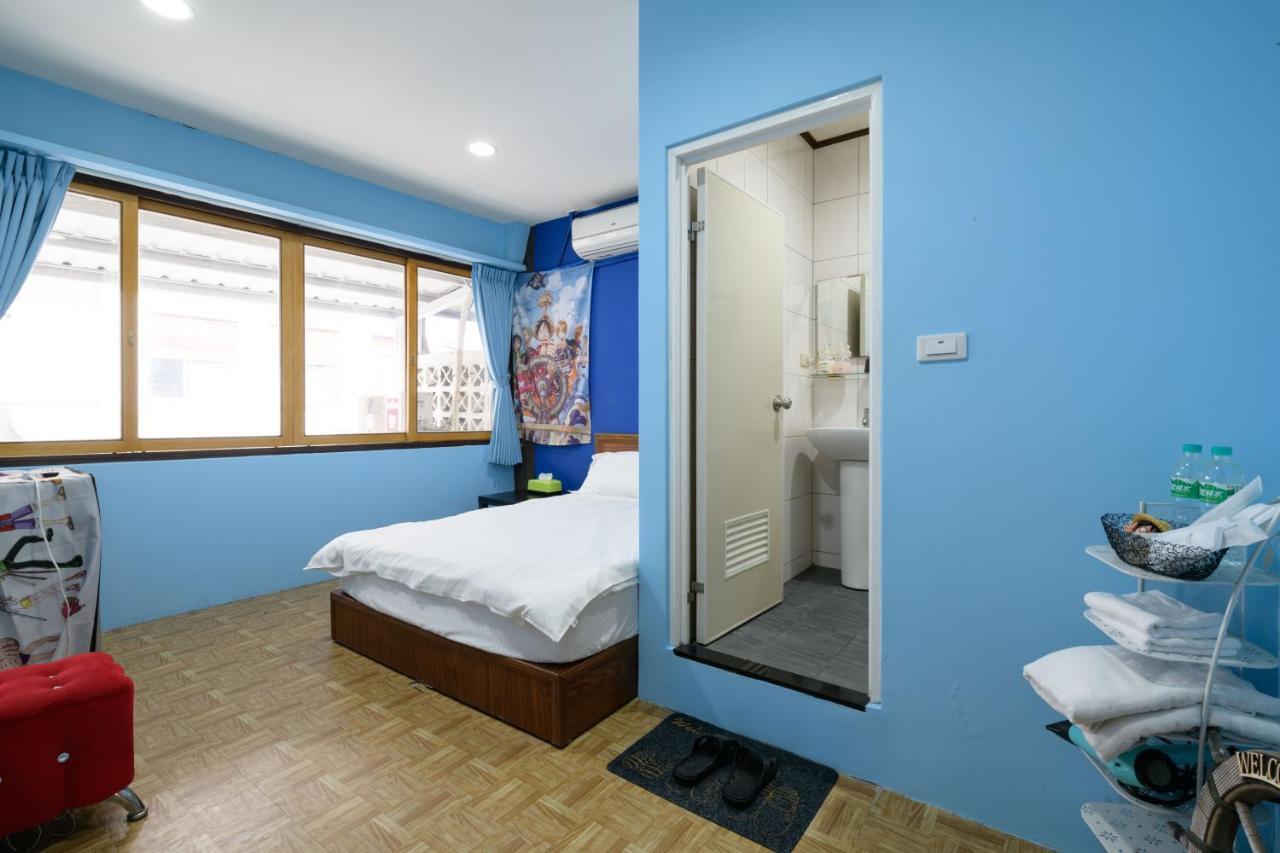 羅東夜市 小宅一生民宿 Night Market Small House Lifetime Hotel Luodong Exterior photo