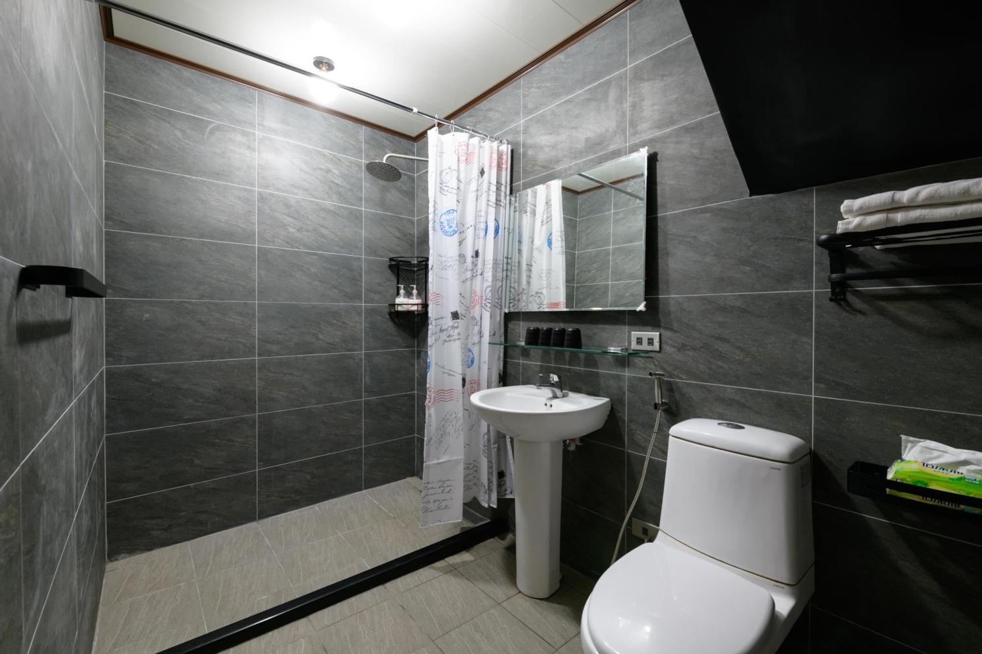 羅東夜市 小宅一生民宿 Night Market Small House Lifetime Hotel Luodong Room photo